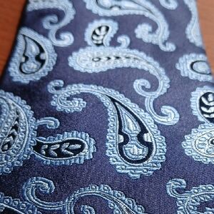 Bachrach Paisley Tie in Navy and Light Blue